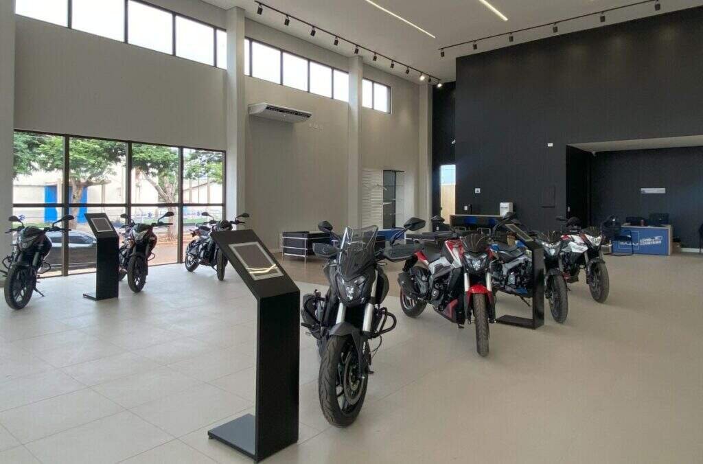 Bajaj do Brasil dealership showroom